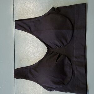 Black sports bra. Size 6 X. No tags, do not know the maker. Good used condition.